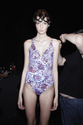 2523dc79940124.gif